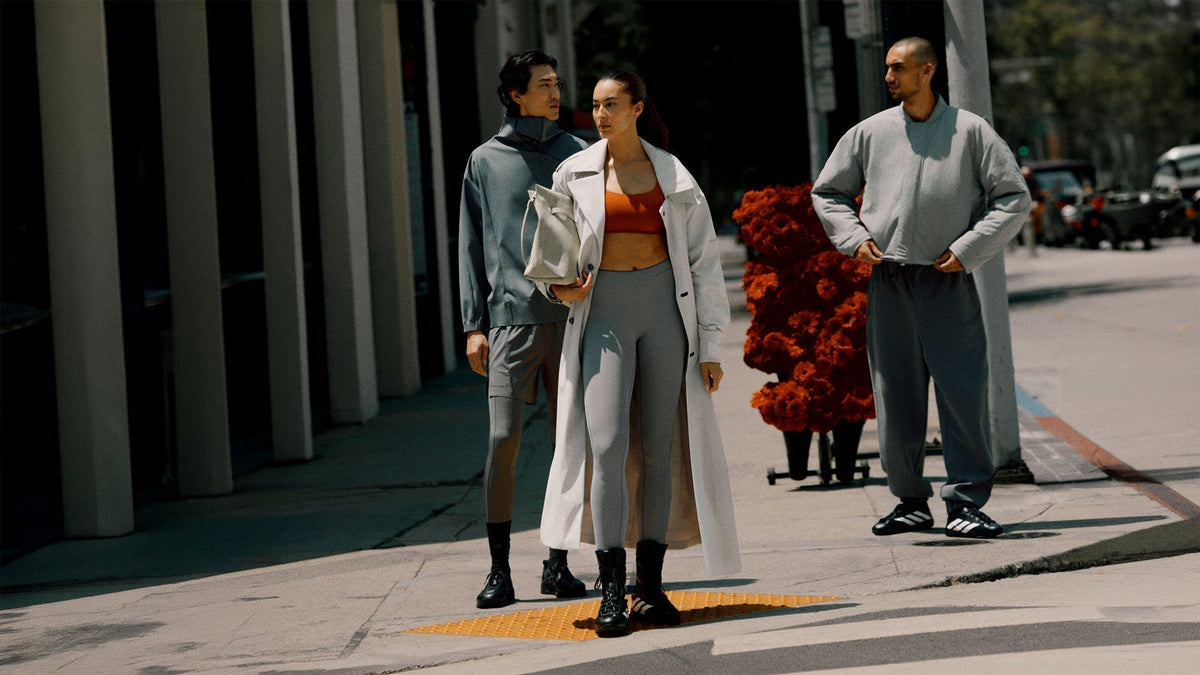 Ny kollektion sportswear med adidas första trenchcoat