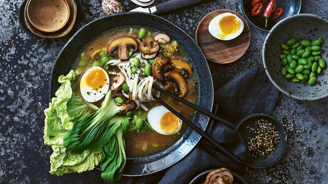 Ramen med miso, ingefära, ägg, svamp och edamame